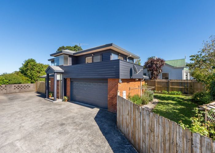  at 2/14 Raleigh Road, Northcote, Auckland