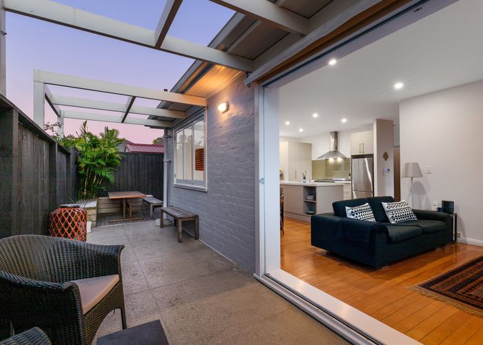  at 39 Alberta Street, Point Chevalier, Auckland