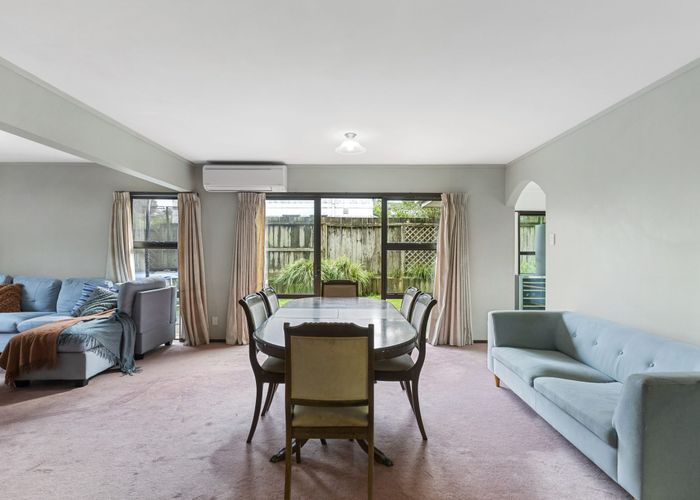  at 2/230 Rangatira Road, Beach Haven, Auckland