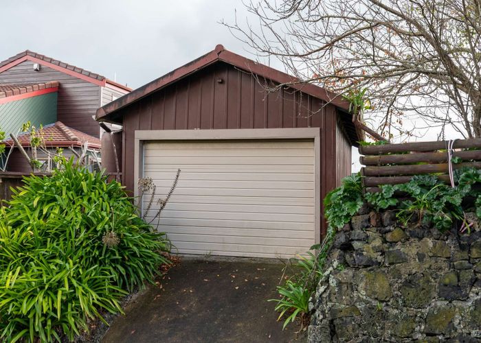  at 116 Island Bay Road, Beach Haven, Auckland