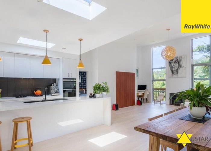  at 39 Warner Park Avenue, Laingholm, Auckland