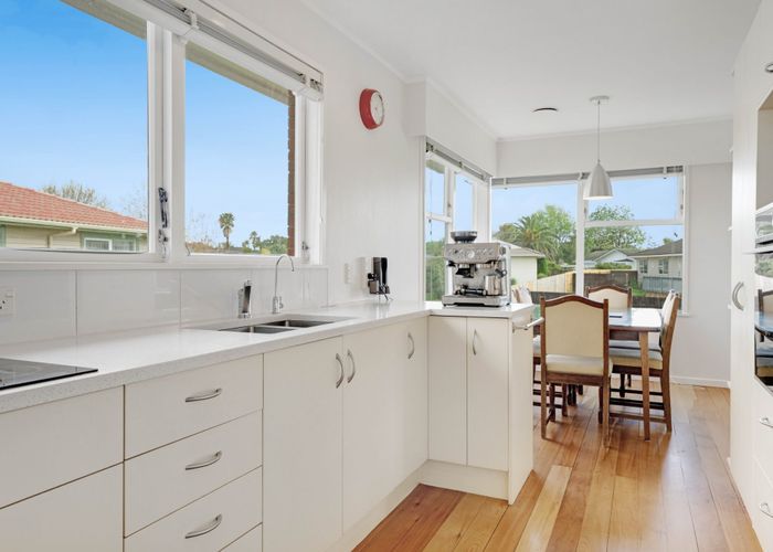  at 9 Ellison Place, Pakuranga Heights, Manukau City, Auckland