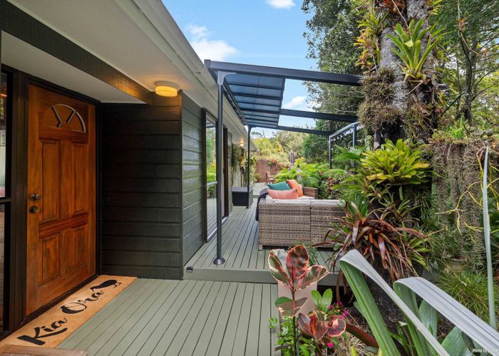  at 8 Fernwood Grove, Bayview, Auckland
