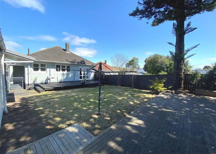  at 8 Smith Crescent, Onehunga, Auckland