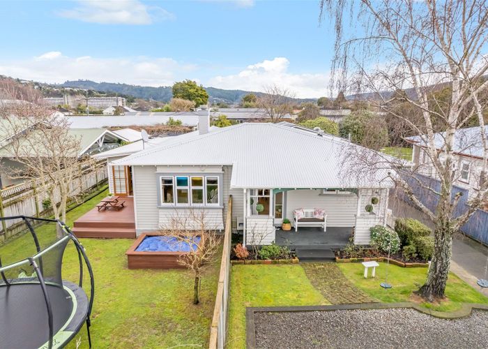  at 8 Sutherland Avenue, Silverstream, Upper Hutt