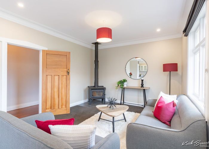  at 6 Avro Road, Blue Mountains, Upper Hutt