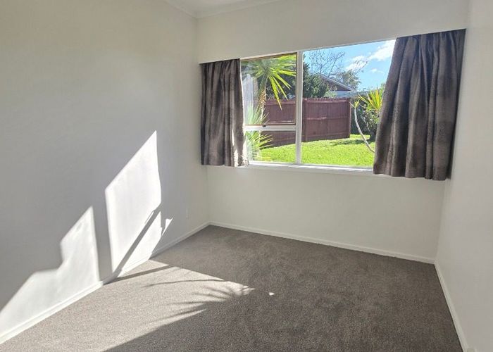  at 2/10 Pamela Place, New Lynn, Waitakere City, Auckland