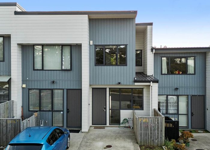  at 32 Karoro Road, Flat Bush, Manukau City, Auckland