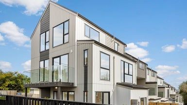  at 2/88 Te Atatu Road, Te Atatu South, Auckland