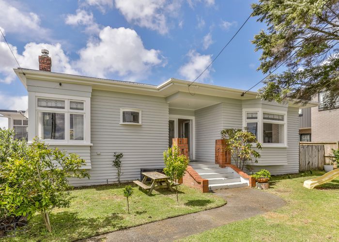  at 101 Lynwood Road, New Lynn, Auckland