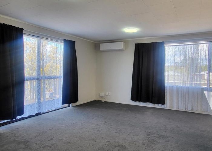  at 4 Kayle Glen, West Harbour, Auckland