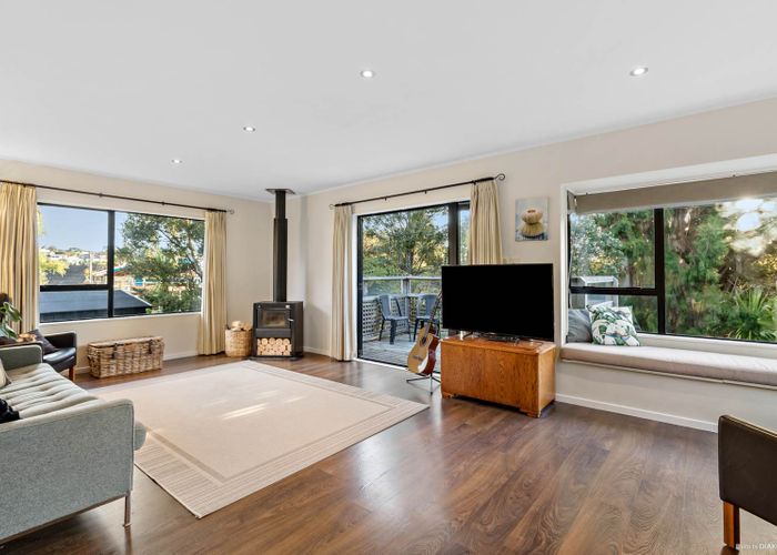  at 2/498 Beach Road, Murrays Bay, Auckland