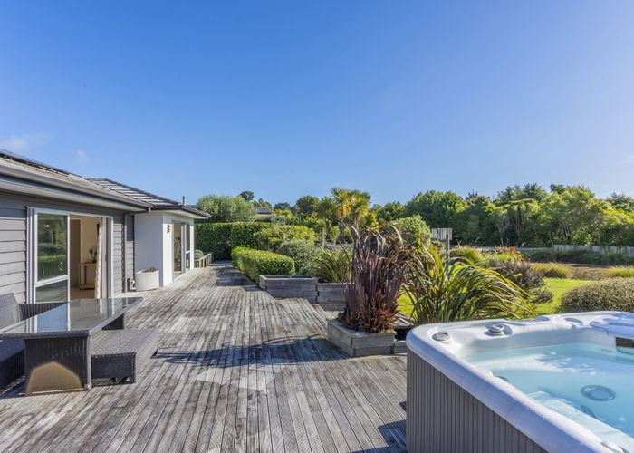  at 5 Moss Lane, Raumati Beach, Kapiti Coast, Wellington