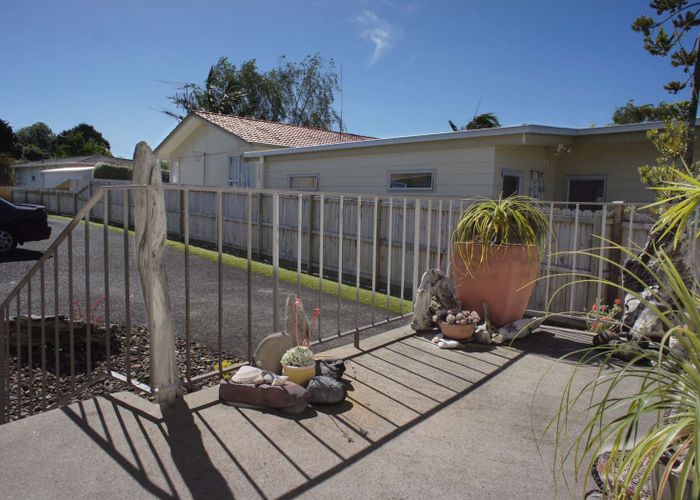  at 2/12 Chesley Place, Half Moon Bay, Manukau City, Auckland