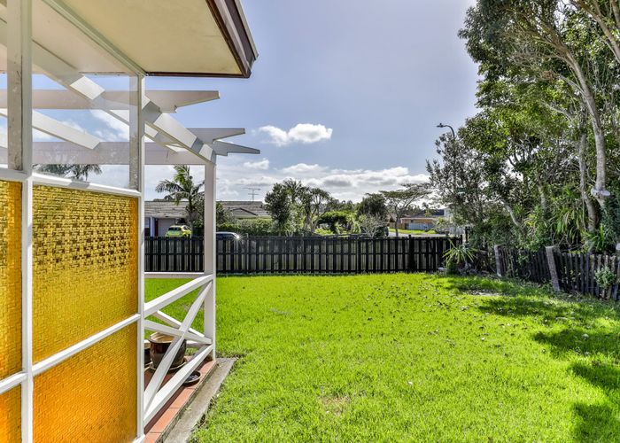  at 2/5 Vivian Wilson Drive, Eastern Beach, Auckland