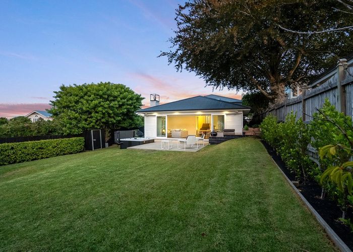  at 10 Le Roy Terrace, Birkenhead, Auckland