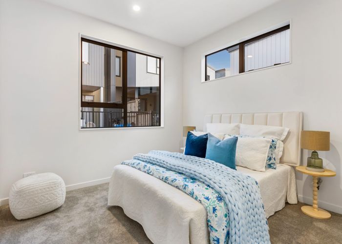  at 33 Puihi Cresent, Westgate, Waitakere City, Auckland