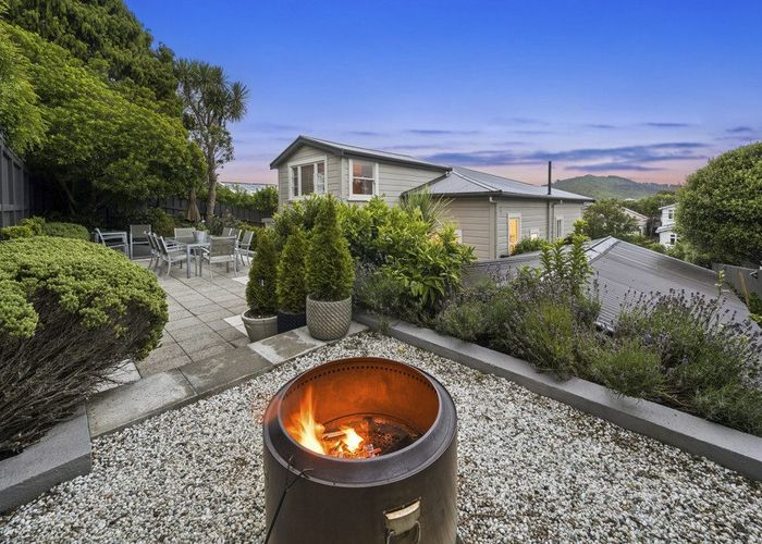  at 9 Plymouth Street, Karori, Wellington, Wellington