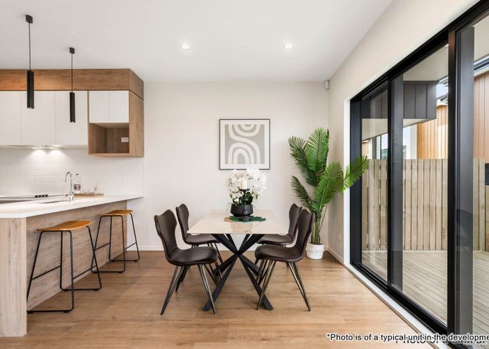  at 2/147B Carlisle Road, Northcross, North Shore City, Auckland