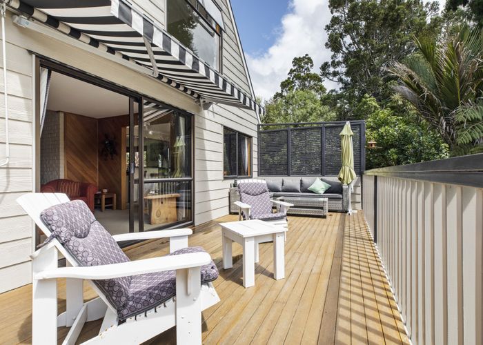  at 15 Karen Road, Laingholm, Auckland