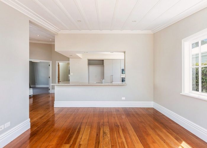  at 9 Oaklands Road, Mount Eden, Auckland