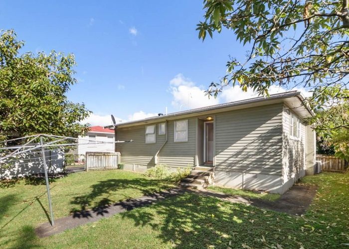  at 39 Universal Drive, Henderson, Auckland