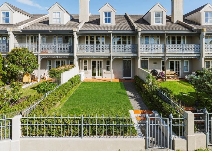  at 10 Leneford Drive, East Tamaki, Auckland