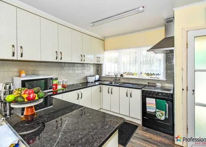  at 11 Staines Avenue, Mangere East, Auckland