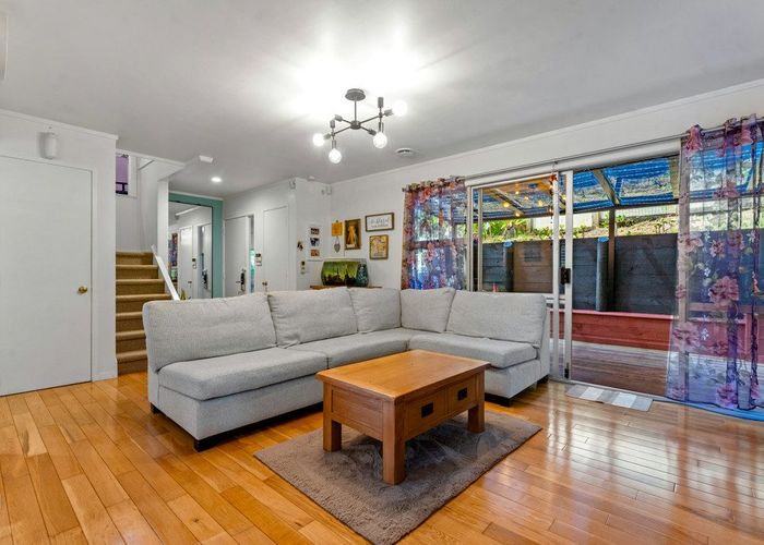  at 4/25 Archers Road, Hillcrest, Auckland
