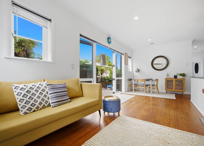  at 2/14 Hogans Road, Glenfield, North Shore City, Auckland