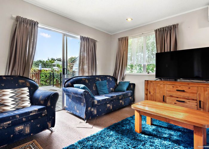  at 1/11 Dalmatia Place, Henderson, Auckland