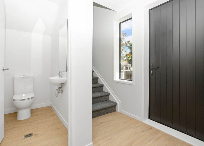  at 1/5 Peachgrove Road, Te Atatu Peninsula, Auckland