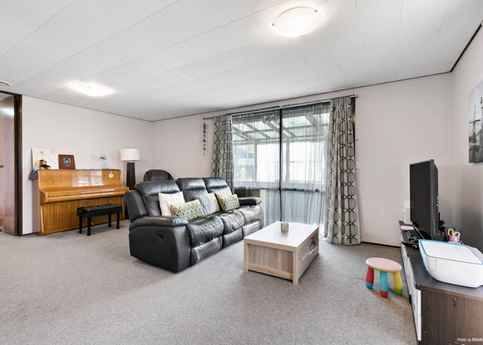  at 1/32 Caribbean Drive, Unsworth Heights, Auckland
