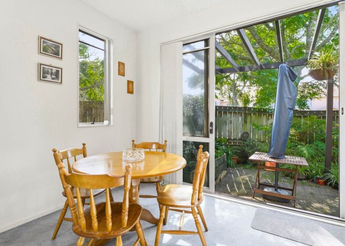  at 2/38 Fields Parade, Oteha, North Shore City, Auckland