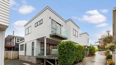  at 15B Bond Crescent, Forrest Hill, Auckland