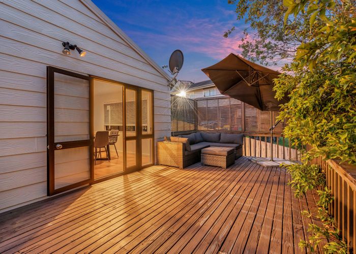 at 2/30 Glen Vista Place, Bayview, Auckland