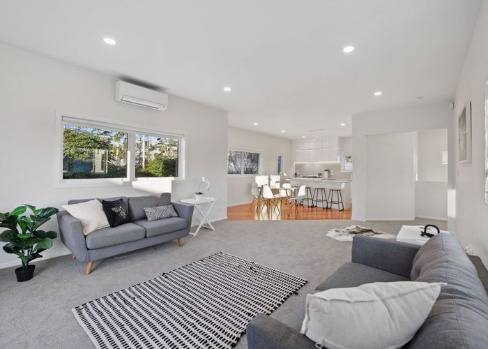  at 352 East Coast Road, Sunnynook, North Shore City, Auckland