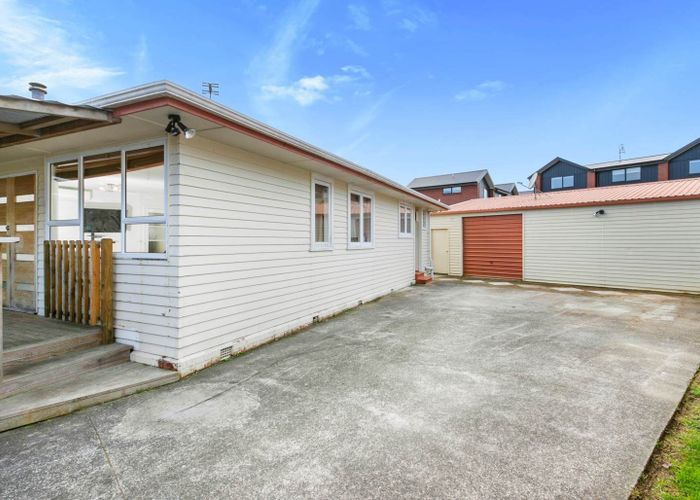  at 10 Serjeant Street, Henderson, Auckland