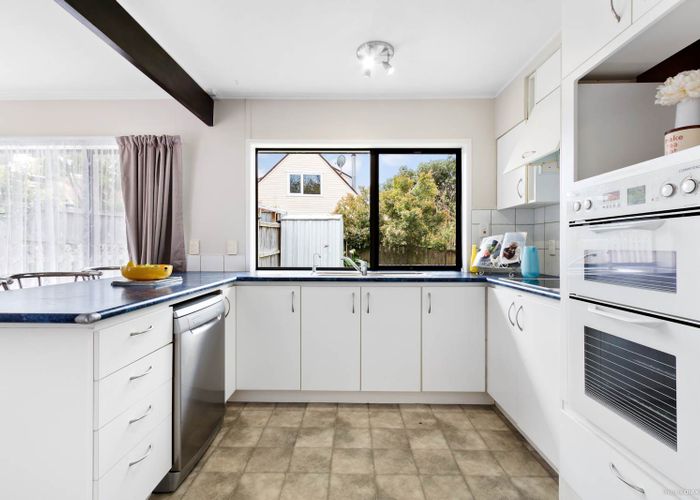  at 10 Regia Close, Half Moon Bay, Auckland