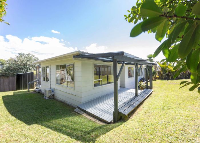  at 2/11 Longreach Drive, Sunnyvale, Waitakere City, Auckland