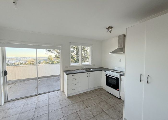  at 586 East Coast Road, Pinehill, North Shore City, Auckland