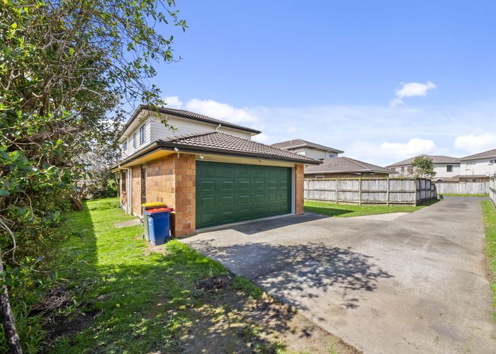  at 33 Riverglade Parkway, Te Atatu South, Waitakere City, Auckland