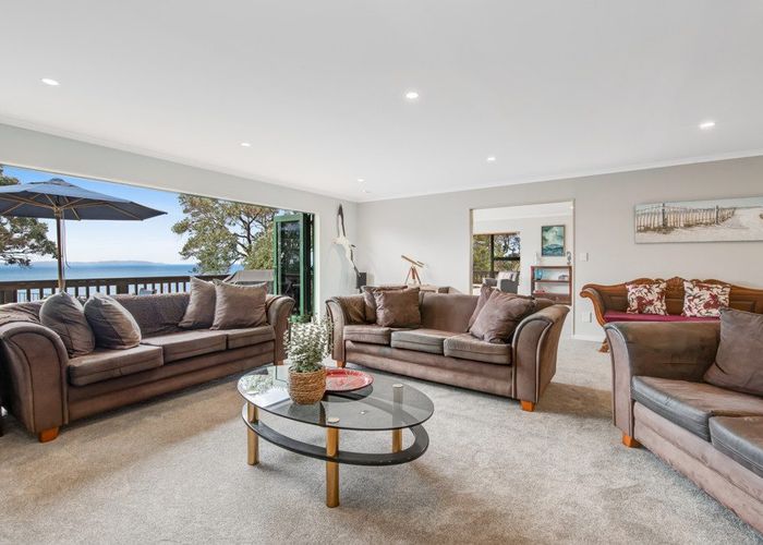 For sale 1264 Whangaparaoa Road, Army Bay, Rodney, Auckland homes.co.nz