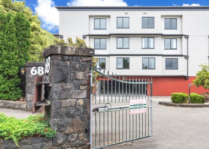  at 51/68 Mountain Road, Mount Wellington, Auckland