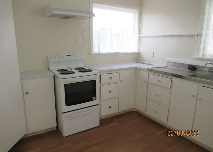  at 98 Riverpark Cres, Henderson, Waitakere City, Auckland