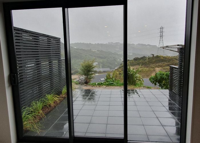  at 6 Bee Lane, Whitby, Porirua