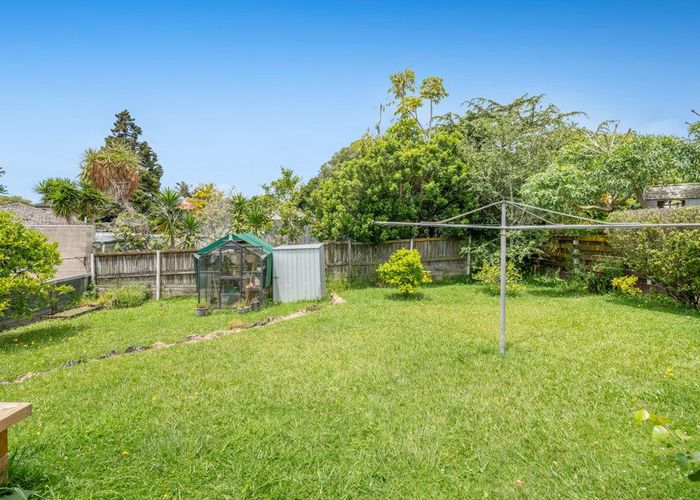  at 5 Normanton Street, Glenfield, Auckland