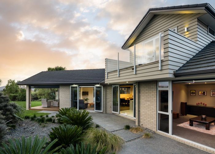  at 142 St James Drive, Huntington, Hamilton