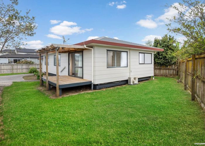  at 2/36 Convair Crescent, Mangere, Manukau City, Auckland