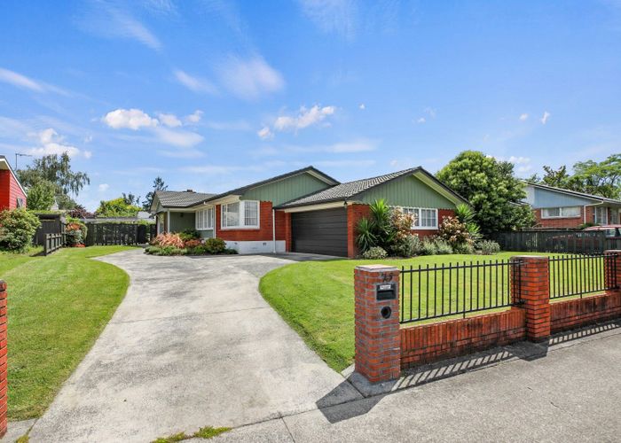  at 25 Chedworth Avenue, Chedworth, Hamilton